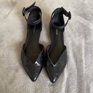 Express Pointed Toes Flats
